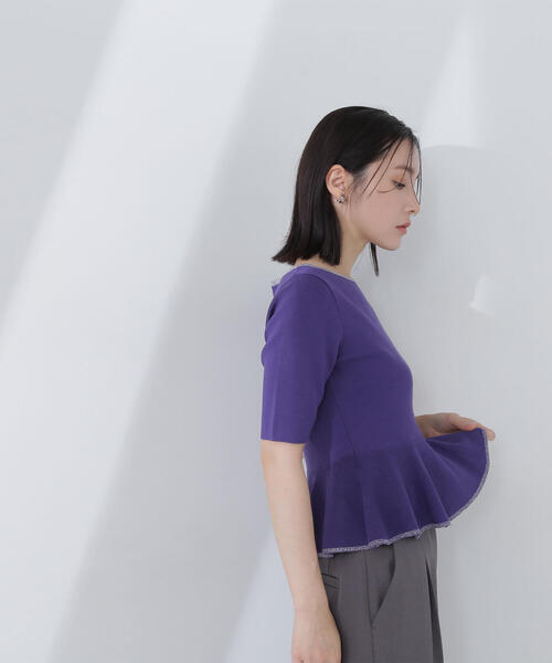 NATURAL BEAUTY BASIC(ナチュラルビューティーベーシック)の「◇ラメラインペプラムニット(ニット/セーター・レディース・ベージュ/チャコールグレー/オフホワイト/ダークブルー・FREE)」の4枚目の写真