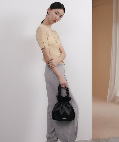 somlu.(ソンムル)の「【somlu.】2wayギャザーショルダー巾着バッグ(ショルダーバッグ・レディース・ブルー系/ダークブラウン/ブラック/アイボリー・FREE)」の19枚目の写真