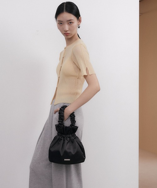 somlu.(ソンムル)の「【somlu.】2wayギャザーショルダー巾着バッグ(ショルダーバッグ・レディース・ブルー系/ダークブラウン/ブラック/アイボリー・FREE)」の21枚目の写真