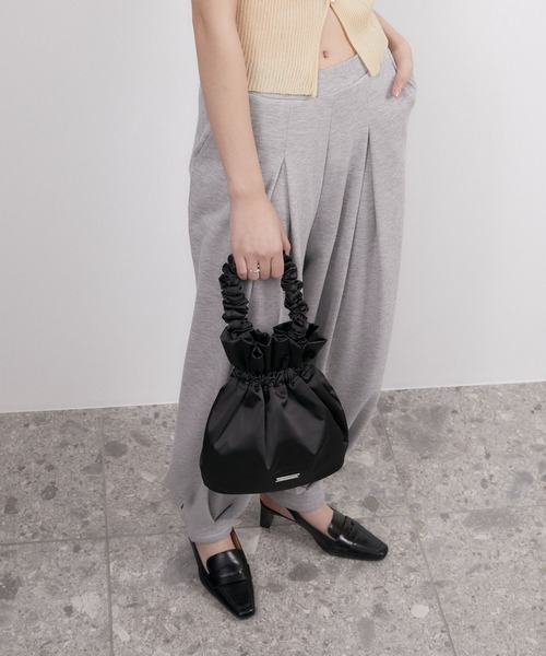 somlu.(ソンムル)の「【somlu.】2wayギャザーショルダー巾着バッグ(ショルダーバッグ・レディース・ブルー系/ダークブラウン/ブラック/アイボリー・FREE)」の22枚目の写真