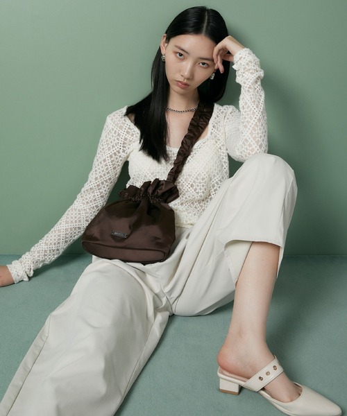 somlu.(ソンムル)の「【somlu.】2wayギャザーショルダー巾着バッグ(ショルダーバッグ・レディース・ブルー系/ダークブラウン/ブラック/アイボリー・FREE)」の12枚目の写真