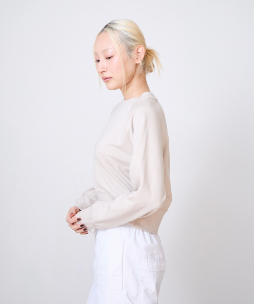 LUKU nari(ルクナーリ)の「ラインストーン裏毛プルオーバー(スウェット・レディース・チャコール/ベージュ/ブラック・F)」の13枚目の写真