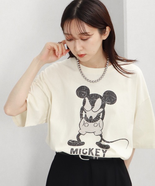 Disney（ディズニー）の「【Disney/ディズニー】アートワークデザイン ヴィンテージ風 半袖 Tシャツ（Tシャツ/カットソー・メンズ・ブラック系3/ホワイト系1/ホワイト系/ブラック系6/ブラック系5/ホワイト系2/ブラック系1/ホワイト系6/ホワイト系4/ブラック系4/ブラック系2/ホワイト系5/ホワイト系3/ブラック系7/ブラック系/ホワイト系7・XL/L/M）」の2枚目の写真