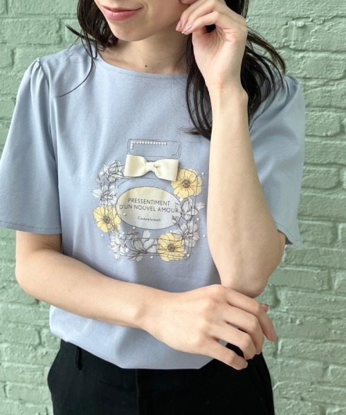 couture brooch(クチュールブローチ)の「【接触冷感・UVカット】パフュームプリントTシャツ(Tシャツ/カットソー・レディース・サックスブルー/オフホワイト/チャコールグレー/ピンク・36/42/40/38)」の15枚目の写真