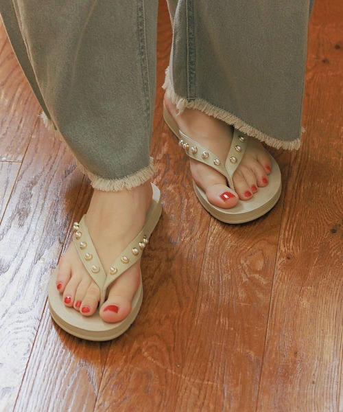 niko and...（ニコアンド）の「オリジナルアソートトングサンダル（サンダル・レディース・キャメル/グレー/ブラック/アイボリー・SMALL/MEDIUM/LARGE）」の16枚目の写真