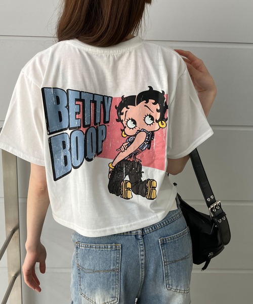 GLAMOROUS JANE(グラマラスジェーン)の「BETTY BOOPプリントショート丈Tシャツ(Tシャツ/カットソー・レディース・ブラック/オフホワイト/チャコールグレー・FREE)」の2枚目の写真