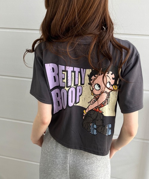 GLAMOROUS JANE(グラマラスジェーン)の「BETTY BOOPプリントショート丈Tシャツ(Tシャツ/カットソー・レディース・ブラック/オフホワイト/チャコールグレー・FREE)」の3枚目の写真