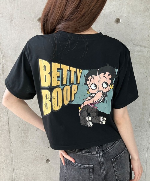GLAMOROUS JANE(グラマラスジェーン)の「BETTY BOOPプリントショート丈Tシャツ(Tシャツ/カットソー・レディース・ブラック/オフホワイト/チャコールグレー・FREE)」の1枚目の写真
