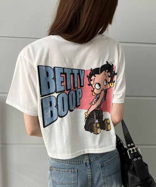 GLAMOROUS JANE(グラマラスジェーン)の「BETTY BOOPプリントショート丈Tシャツ(Tシャツ/カットソー・レディース・ブラック/オフホワイト/チャコールグレー・FREE)」の4枚目の写真