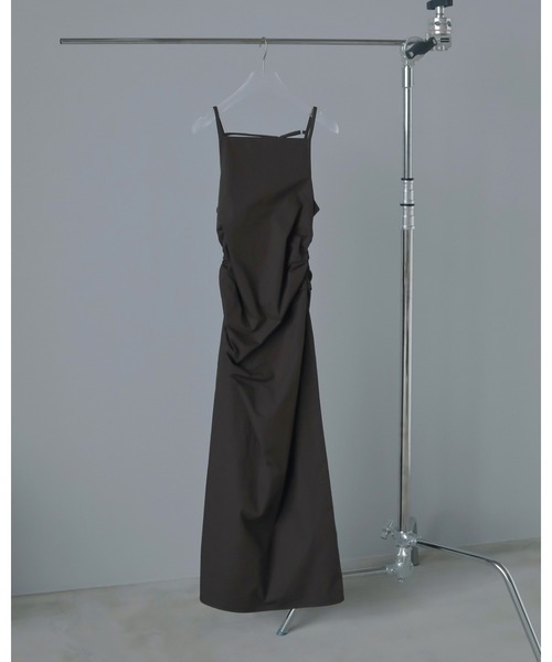 anuke(アンヌーク)の「Backopen Shirring Onepiece(ワンピース・レディース・ブラウン/ブラック・36inch/38inch)」の5枚目の写真
