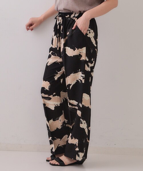 OPAQUE.CLIP（オペークドットクリップ）の「ぼかしアート柄イージーパンツ【洗濯機洗い可】（その他パンツ・レディース・グレー系/ブラック系・38/40/42）」の9枚目の写真