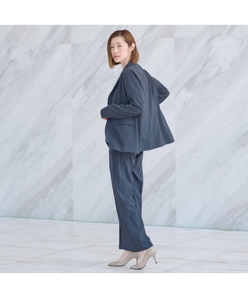AOYAMA（アオヤマ）の「【UVカット】〈２点セット〉コスパアイテム！テーラードジャケット＋ワイドパンツ/チャコールグレー/モカ｜通勤＆オフィス＆入卒＆セレモニー＆オケージョン｜自宅で洗える・ストレッチ・防シワ・吸汗速乾｜（スーツセット・レディース・モカ/チャコールグレー・M/L/LL）」の12枚目の写真