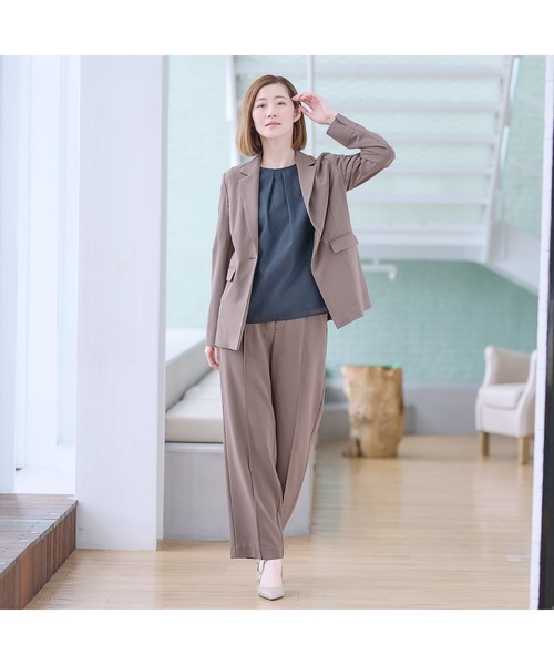 AOYAMA（アオヤマ）の「【UVカット】〈２点セット〉コスパアイテム！テーラードジャケット＋ワイドパンツ/チャコールグレー/モカ｜通勤＆オフィス＆入卒＆セレモニー＆オケージョン｜自宅で洗える・ストレッチ・防シワ・吸汗速乾｜（スーツセット・レディース・モカ/チャコールグレー・M/L/LL）」の3枚目の写真