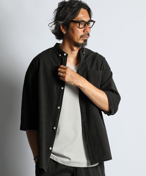 The DUFFER of ST.GEORGE（ザダファーオブセントジョージ）の「SEERSUCKER OVERDYE 3Q SHIRT：シアサッカーストライプ 製品染め 5分袖シャツ（シャツ/ブラウス・メンズ・ネイビー/ブラック/ホワイト・LARGE/MEDIUM/SMALL/X-LARGE）」の6枚目の写真