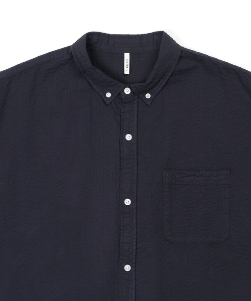 The DUFFER of ST.GEORGE（ザダファーオブセントジョージ）の「SEERSUCKER OVERDYE 3Q SHIRT：シアサッカーストライプ 製品染め 5分袖シャツ（シャツ/ブラウス・メンズ・ネイビー/ブラック/ホワイト・LARGE/MEDIUM/SMALL/X-LARGE）」の17枚目の写真