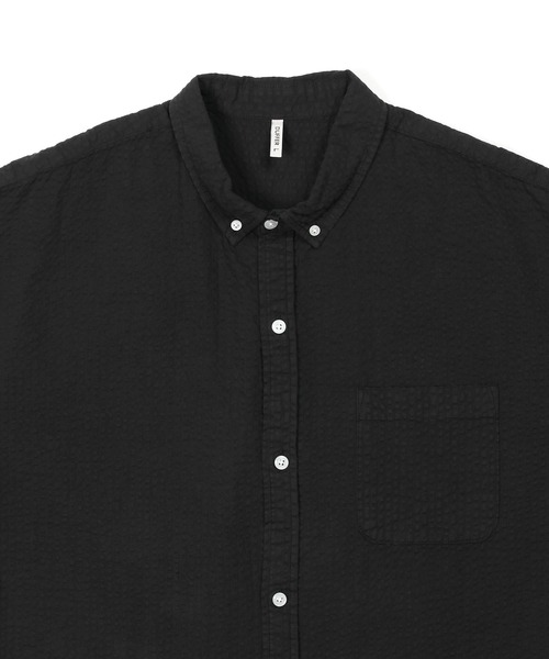 The DUFFER of ST.GEORGE（ザダファーオブセントジョージ）の「SEERSUCKER OVERDYE 3Q SHIRT：シアサッカーストライプ 製品染め 5分袖シャツ（シャツ/ブラウス・メンズ・ネイビー/ブラック/ホワイト・LARGE/MEDIUM/SMALL/X-LARGE）」の16枚目の写真