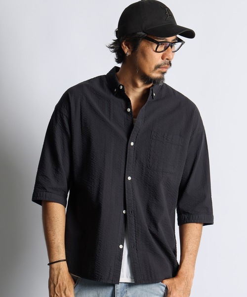 The DUFFER of ST.GEORGE（ザダファーオブセントジョージ）の「SEERSUCKER OVERDYE 3Q SHIRT：シアサッカーストライプ 製品染め 5分袖シャツ（シャツ/ブラウス・メンズ・ネイビー/ブラック/ホワイト・LARGE/MEDIUM/SMALL/X-LARGE）」の8枚目の写真