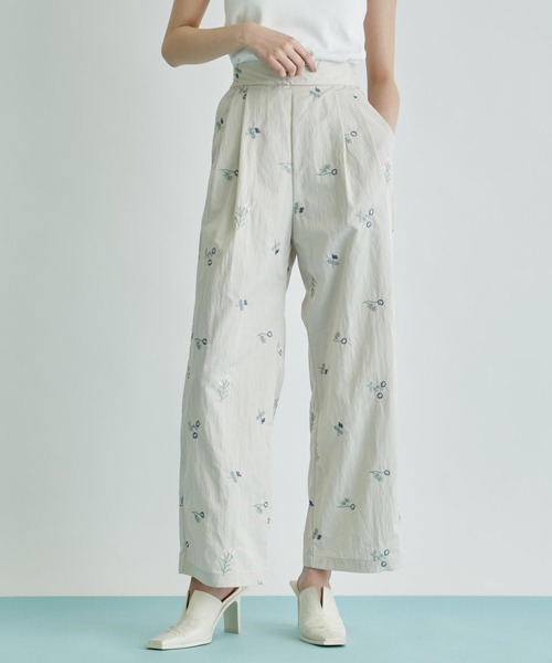 Settimissimo（セッティミッシモ）の「タフタフラワー刺繍タックパンツ（その他パンツ・レディース・アイボリー/ブラック・FREE）」の4枚目の写真