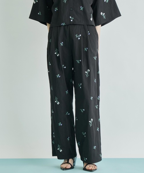 Settimissimo（セッティミッシモ）の「タフタフラワー刺繍タックパンツ（その他パンツ・レディース・アイボリー/ブラック・FREE）」の8枚目の写真