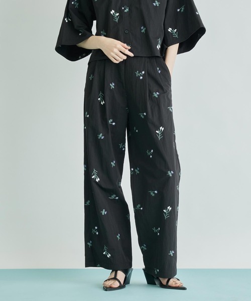 Settimissimo（セッティミッシモ）の「タフタフラワー刺繍タックパンツ（その他パンツ・レディース・アイボリー/ブラック・FREE）」の9枚目の写真