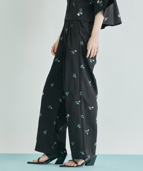 Settimissimo（セッティミッシモ）の「タフタフラワー刺繍タックパンツ（その他パンツ・レディース・アイボリー/ブラック・FREE）」の10枚目の写真