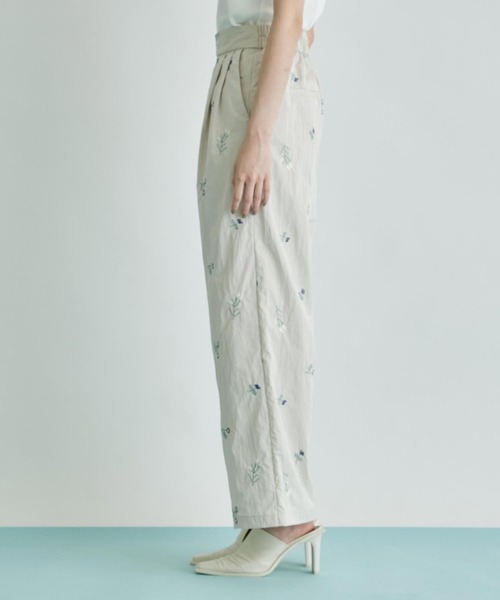 Settimissimo（セッティミッシモ）の「タフタフラワー刺繍タックパンツ（その他パンツ・レディース・アイボリー/ブラック・FREE）」の14枚目の写真