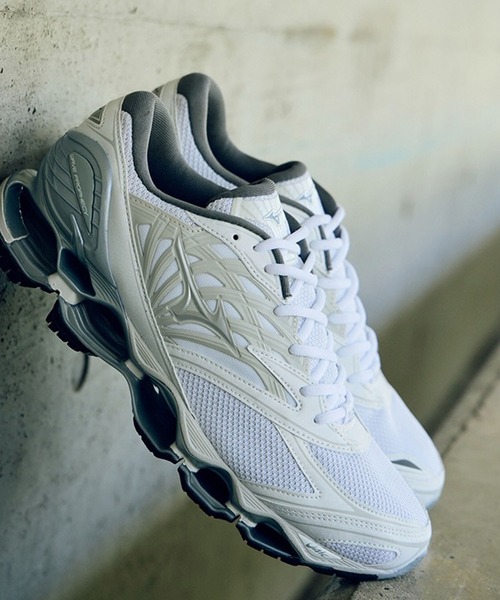 MIZUNO(ミズノ )の「MIZUNO/ミズノ メンズ レディース スニーカー シルバー 韓国 クッション WAVE PROPHECY LS D1GA333702(スニーカー・メンズ・ホワイト/ホワイト×シルバー・23.5cm/24.0cm/24.5cm/25.0cm/23.0cm/26.0cm/26.5cm/27.0cm/27.5cm/28.0cm)」の2枚目の写真