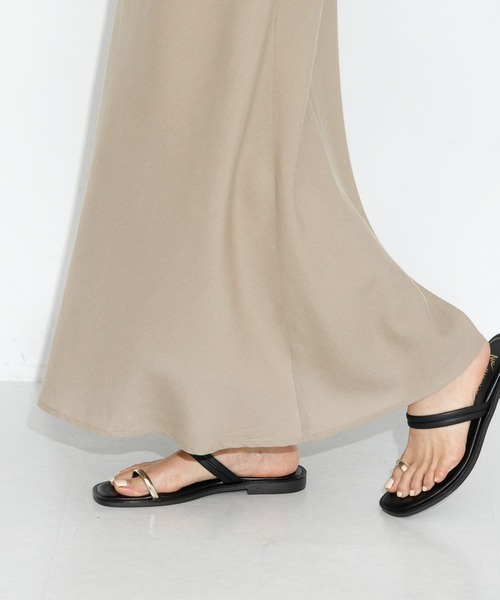 URBAN RESEARCH Sonny Label（アーバンリサーチサニーレーベル）の「NICOLAS LAINAS　メタルサムリングダブルストラップサンダル（サンダル・レディース・ブラック・36/38/37）」の3枚目の写真