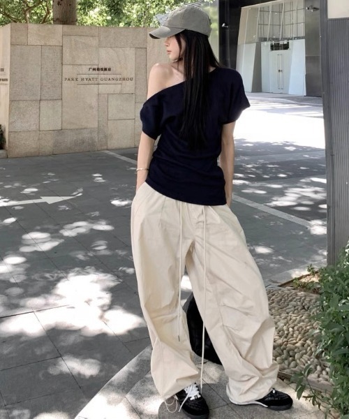 LADY LIKE（レディライク）の「ツイストデザインワンショルダーTシャツ（Tシャツ/カットソー・レディース・ネイビー/グレー/アイボリー・M）」の17枚目の写真