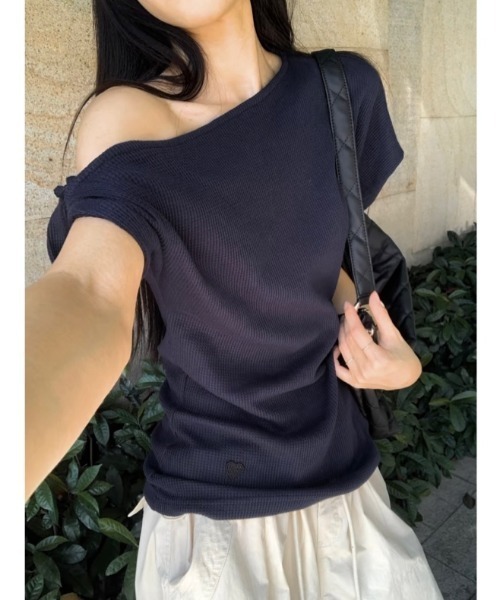 LADY LIKE（レディライク）の「ツイストデザインワンショルダーTシャツ（Tシャツ/カットソー・レディース・ネイビー/グレー/アイボリー・M）」の16枚目の写真