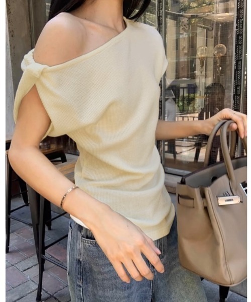 LADY LIKE（レディライク）の「ツイストデザインワンショルダーTシャツ（Tシャツ/カットソー・レディース・ネイビー/グレー/アイボリー・M）」の22枚目の写真