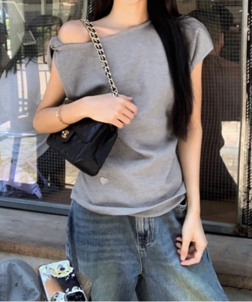 LADY LIKE（レディライク）の「ツイストデザインワンショルダーTシャツ（Tシャツ/カットソー・レディース・ネイビー/グレー/アイボリー・M）」の11枚目の写真