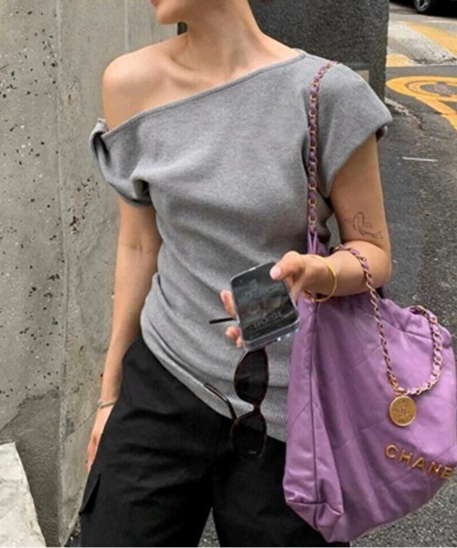LADY LIKE（レディライク）の「ツイストデザインワンショルダーTシャツ（Tシャツ/カットソー・レディース・ネイビー/グレー/アイボリー・M）」の8枚目の写真