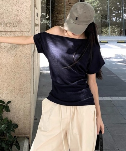 LADY LIKE（レディライク）の「ツイストデザインワンショルダーTシャツ（Tシャツ/カットソー・レディース・ネイビー/グレー/アイボリー・M）」の14枚目の写真