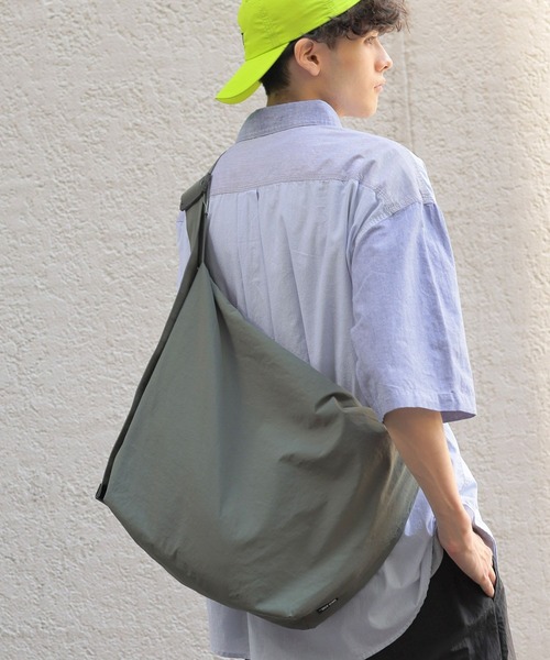 niko and...（ニコアンド）の「ラージショルダーバッグ（ショルダーバッグ・メンズ・オリーブ/ブラック/オフホワイト・FREE）」の4枚目の写真