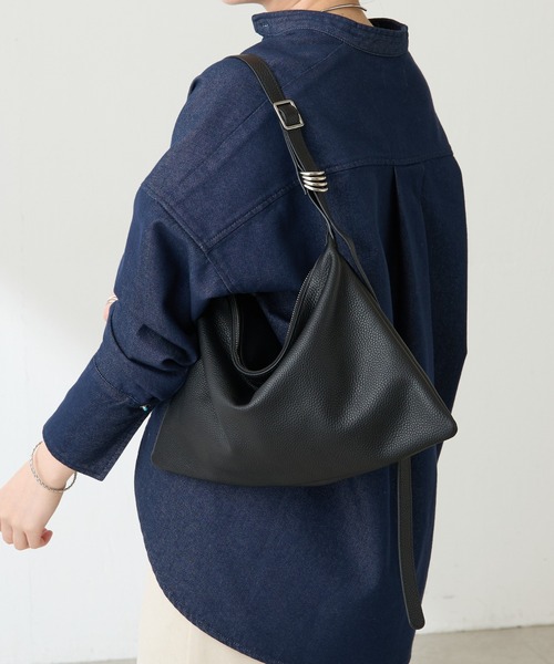 PAPILLONNER（パピヨネ）の「スリムレザーショルダーバッグ（ショルダーバッグ・レディース・ベージュ/ブラック・FREE）」の7枚目の写真