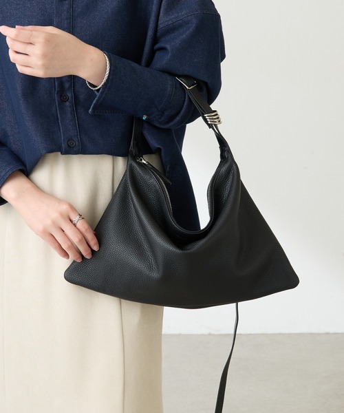 PAPILLONNER（パピヨネ）の「スリムレザーショルダーバッグ（ショルダーバッグ・レディース・ベージュ/ブラック・FREE）」の13枚目の写真