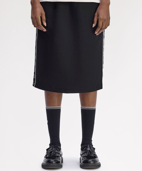 FRED PERRY（フレッドペリー）の「Taped Track Skirt／フレッドペリートラックスカート（スカート・レディース・ブラック・8/10）」の6枚目の写真