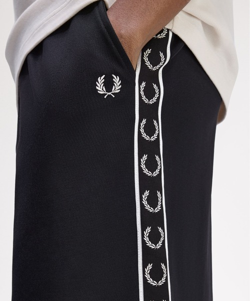 FRED PERRY（フレッドペリー）の「Taped Track Skirt／フレッドペリートラックスカート（スカート・レディース・ブラック・8/10）」の5枚目の写真