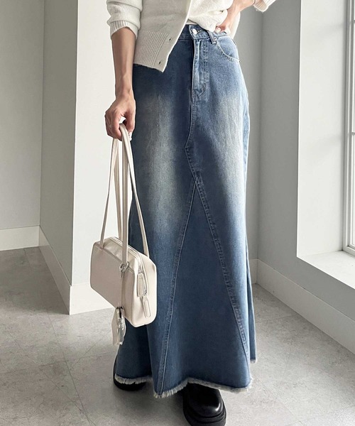 nelliy.（ネルリー）の「オリジナルパッチ付きマーメイドデニムロングスカート（スカート・レディース・ブルー・MEDIUM/LARGE）」の2枚目の写真