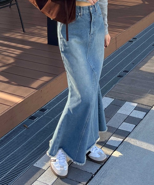 nelliy.（ネルリー）の「オリジナルパッチ付きマーメイドデニムロングスカート（スカート・レディース・ブルー・MEDIUM/LARGE）」の20枚目の写真