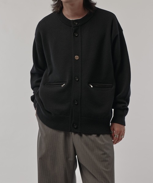 CULLNI（クルニ）の「【CULLNI/クルニ】クルーネックカーディガン（カーディガン/ボレロ・メンズ・グレー/ブラック/モカ・1/2）」の8枚目の写真