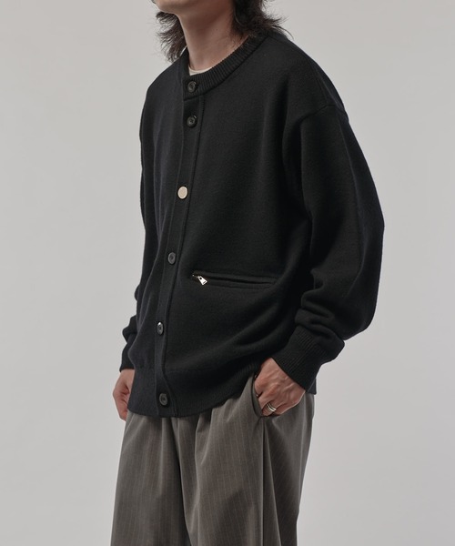 CULLNI（クルニ）の「【CULLNI/クルニ】クルーネックカーディガン（カーディガン/ボレロ・メンズ・グレー/ブラック/モカ・1/2）」の9枚目の写真