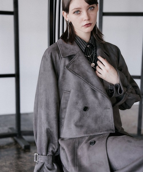 HARE（ハレ）の「スウェードショートトレンチコート(HARE)（トレンチコート・レディース・チャコールグレー/ベージュ/グレー・FREE）」の10枚目の写真