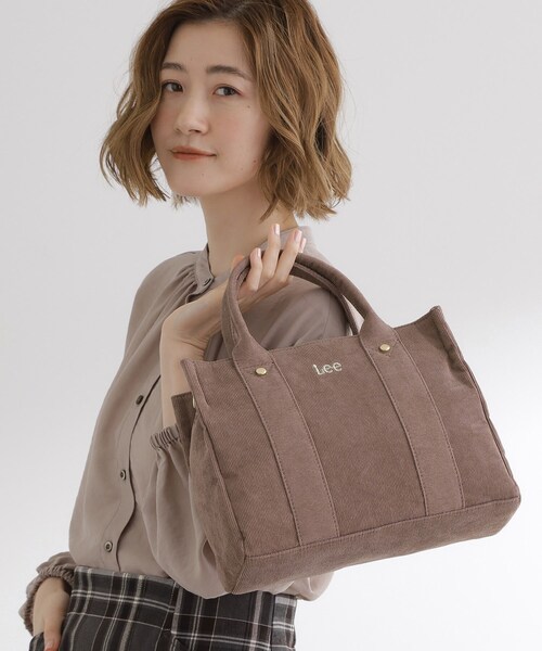Lee(リー)の「【Lee別注】コーデュロイスクエアトート(トートバッグ・レディース・ダークグレー/ナチュラル/ブラック/サックスブルー/ブラウン系・00)」の11枚目の写真