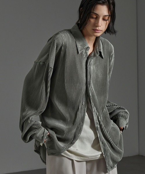 CIYOT（シヨウト）の「【CIYOT】オーバーサイズ プリーツ加工 ドレープ レギュラーカラーシャツ（シャツ/ブラウス・メンズ・チャコール/チェリーレッド/ダークネイビー/ライトグレー/ブルーグレー/ブラック・L/M）」の4枚目の写真