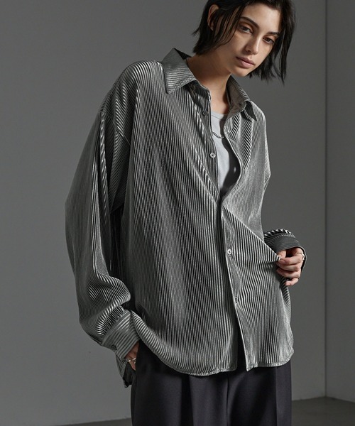CIYOT（シヨウト）の「【CIYOT】オーバーサイズ プリーツ加工 ドレープ レギュラーカラーシャツ（シャツ/ブラウス・メンズ・チャコール/チェリーレッド/ダークネイビー/ライトグレー/ブルーグレー/ブラック・L/M）」の3枚目の写真