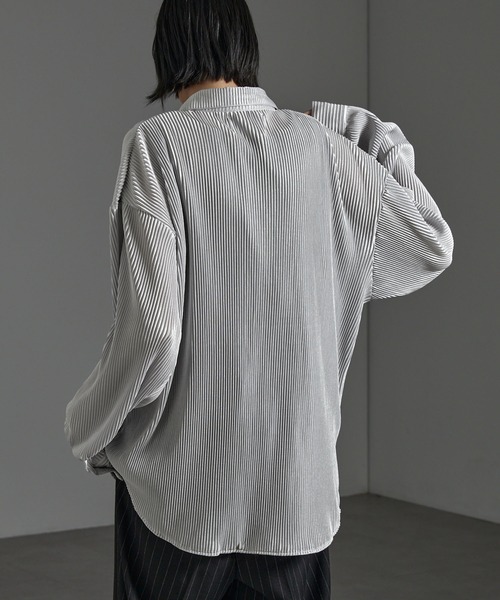 CIYOT（シヨウト）の「【CIYOT】オーバーサイズ プリーツ加工 ドレープ レギュラーカラーシャツ（シャツ/ブラウス・メンズ・チャコール/チェリーレッド/ダークネイビー/ライトグレー/ブルーグレー/ブラック・L/M）」の8枚目の写真