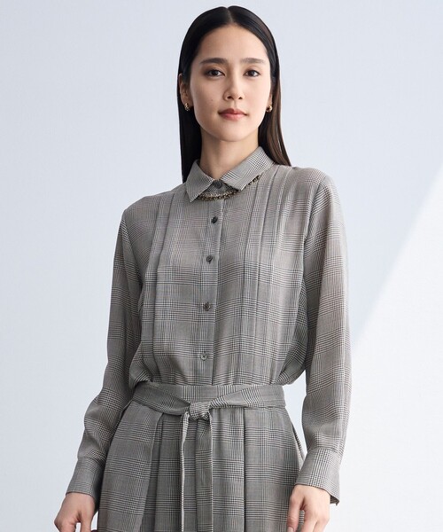 自由区(ジユウク)の「TWハイツイストビエラタックディテール ブラウス(シャツ/ブラウス・レディース・ブラック系3/グレー系/ワイン系・40/38)」の2枚目の写真