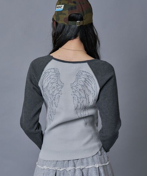 SEQUENZ(シークエンズ)の「※WEB限定 / エンジェルプリントサーマルロンT / sqnz angel thermal(Tシャツ/カットソー・レディース・ブラック/ネイビー/ワイン・FREE)」の9枚目の写真